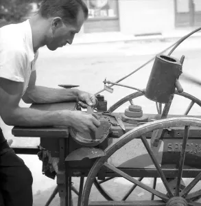 Scissors grinder Print, circa 1945-1955