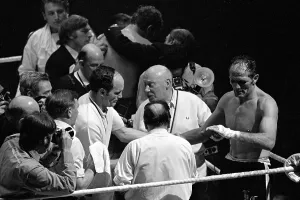 Heavyweight Boxing Champions Prints: Henry Cooper v Joe Bugner