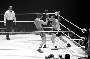 Heavyweight Boxing Champions Prints: Henry Cooper v Joe Bugner