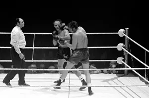 Heavyweight Boxing Champions Prints: Henry Cooper v Joe Bugner