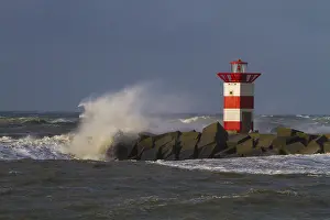 Stormy North Sea Coast Prints: Vuurtoren, Lighthouse