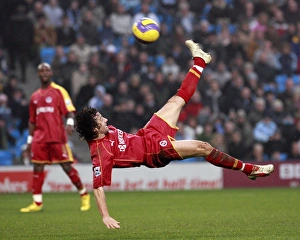 Stephen Hunt attempts a spectacular shot, watched by Leroy Lita Stephen Hunt attempts a spectacular shot, watched by Leroy Lita