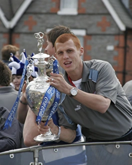 Steve Sidwell shows off the trophy from the tour bus Steve Sidwell shows off the trophy from the tour bus